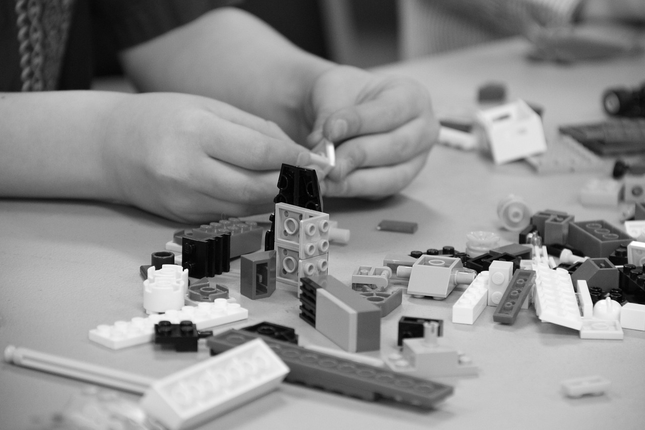 最新潮流创意玩具，引领小孩儿玩具世界的创新之选