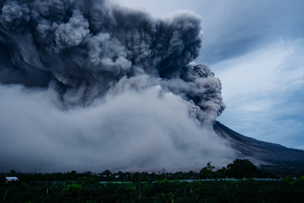 印尼火山喷发最新动态，影响、应对与反思