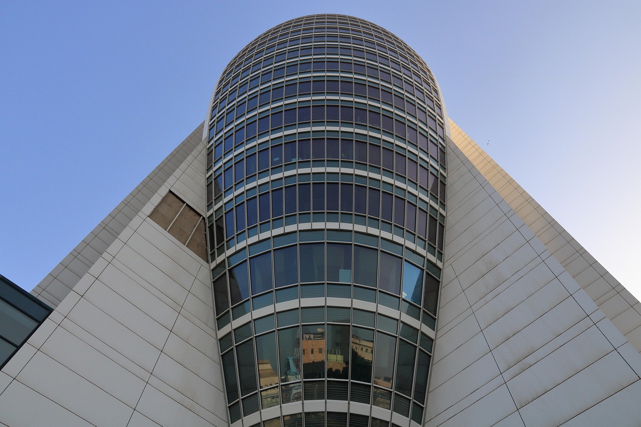 最新型材门窗，革新建筑外观与居住体验的核心技术